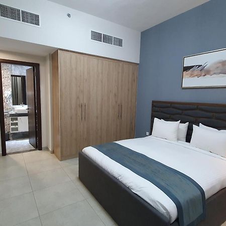 Luxe Grand Hotel Apartments Sharjah Eksteriør billede A bedroom in a hotel