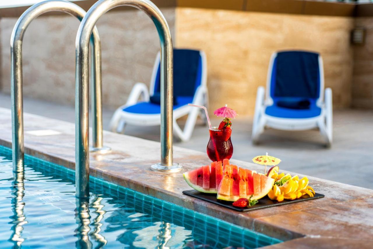 Luxe Grand Hotel Apartments Sharjah Eksteriør billede Pool at the hotel