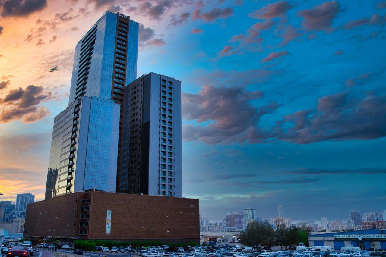 Luxe Grand Hotel Apartments Sharjah Eksteriør billede The hotel in 2013