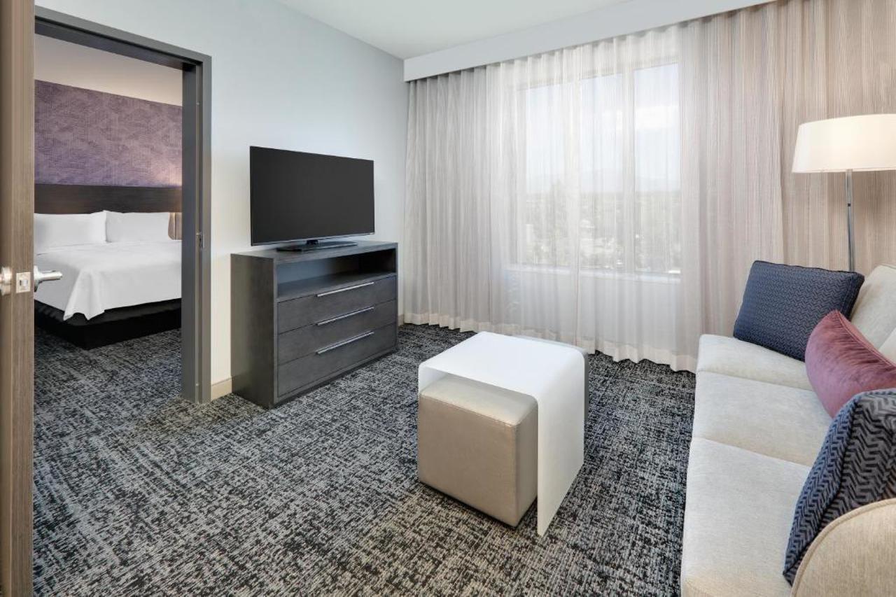 Luxe Grand Hotel Apartments Sharjah Eksteriør billede Living room
