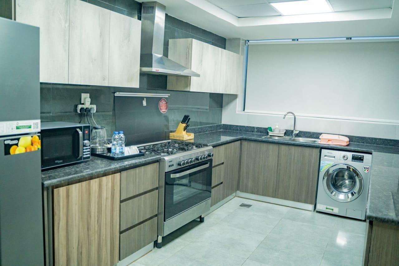 Luxe Grand Hotel Apartments Sharjah Eksteriør billede A modern kitchen