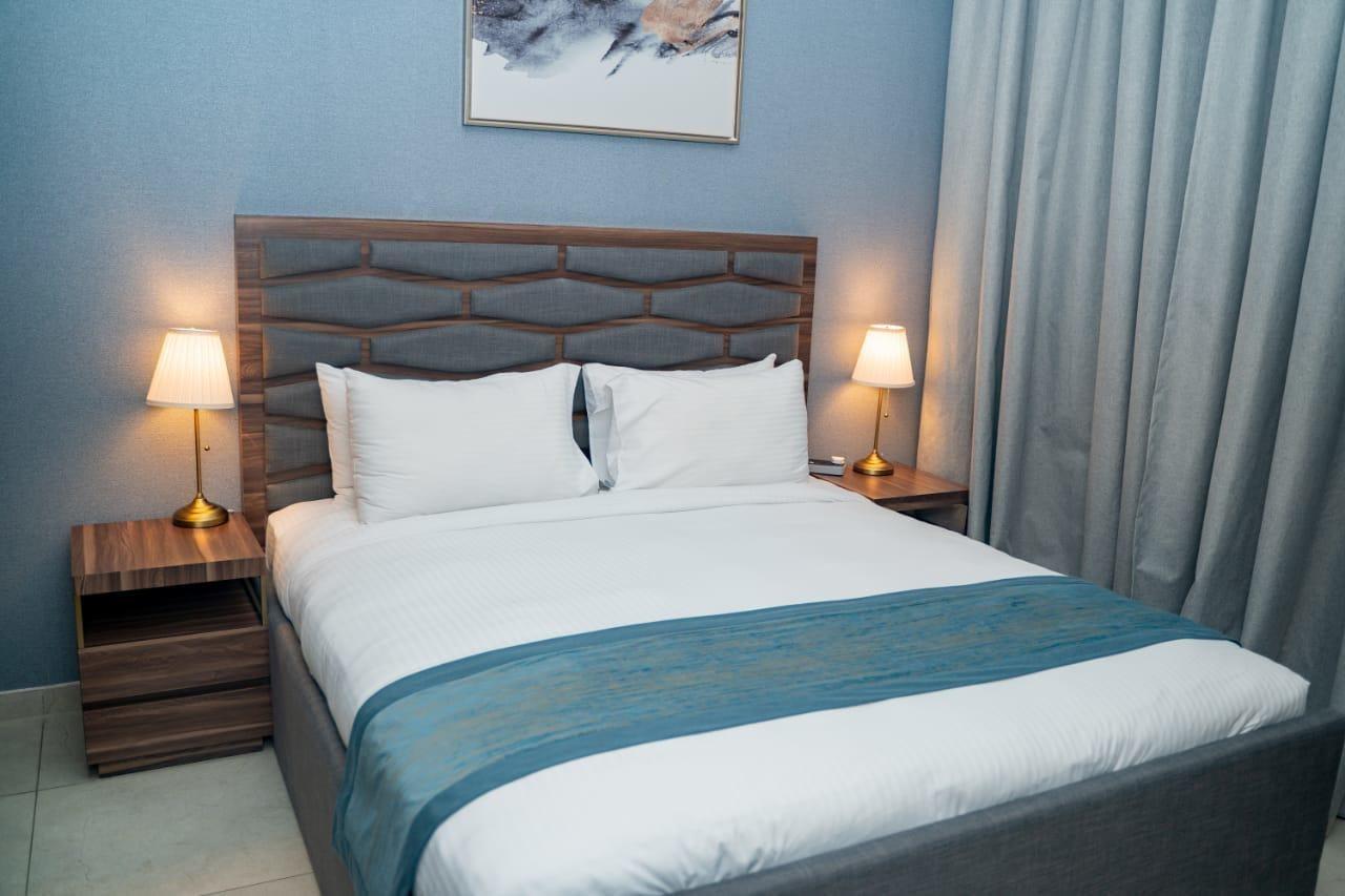 Luxe Grand Hotel Apartments Sharjah Eksteriør billede A bed with a bed runner
