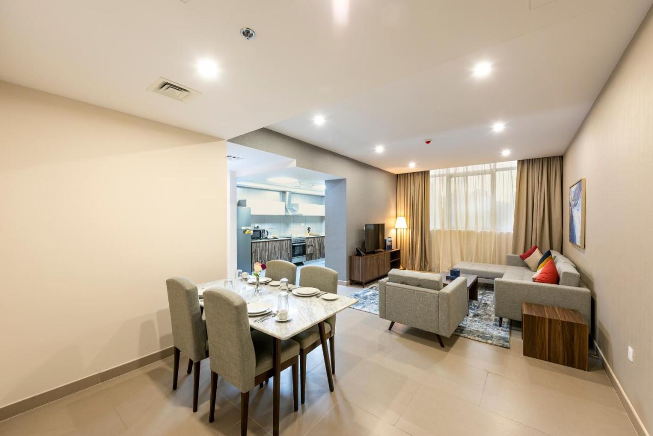 Luxe Grand Hotel Apartments Sharjah Eksteriør billede A living room in a typical apartment