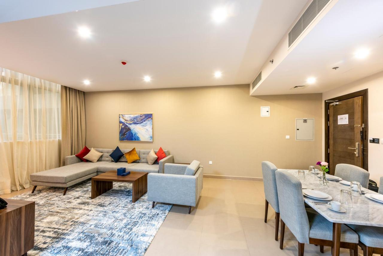 Luxe Grand Hotel Apartments Sharjah Eksteriør billede A living room at the hotel