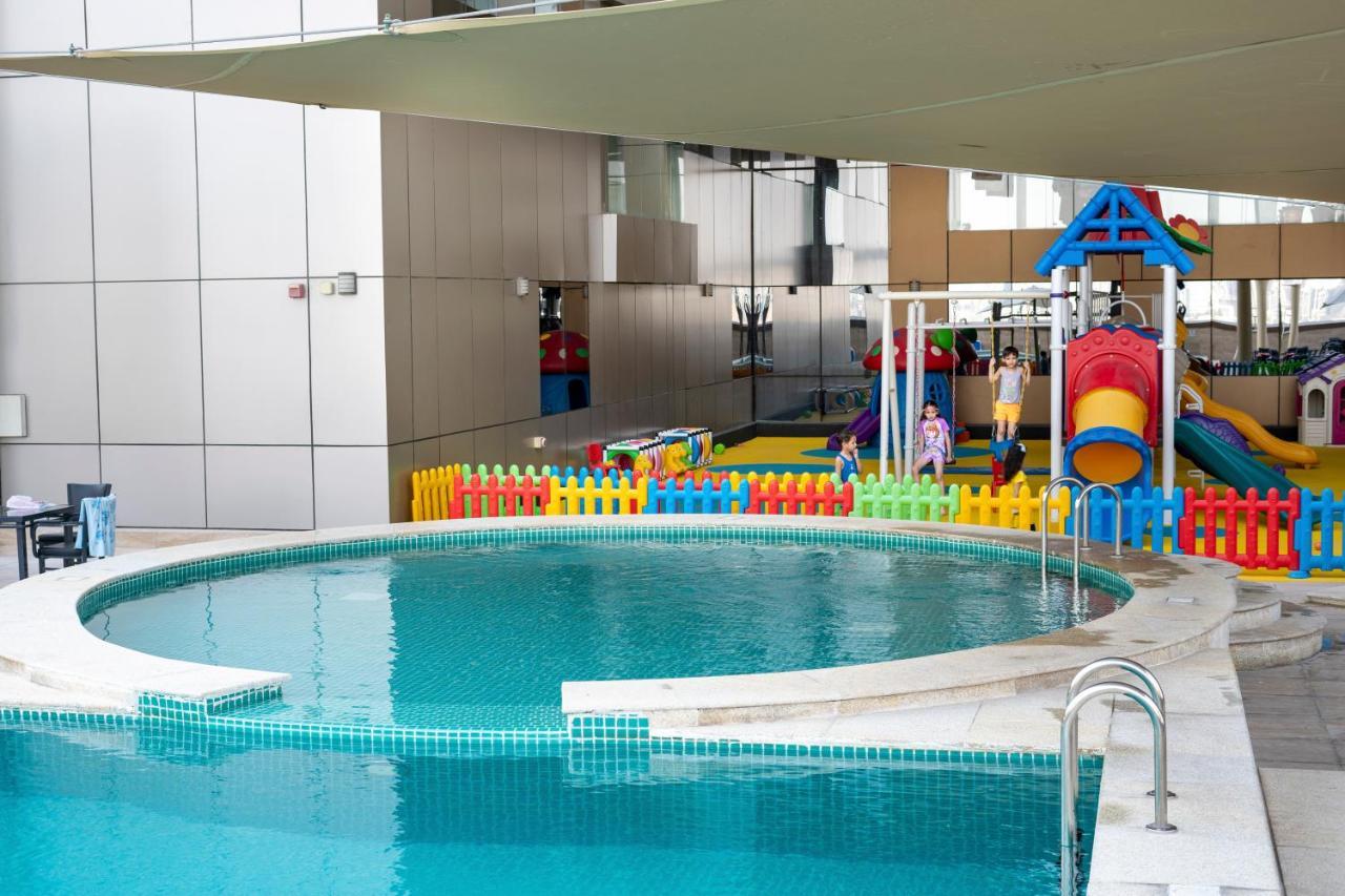 Luxe Grand Hotel Apartments Sharjah Eksteriør billede Swimming pool