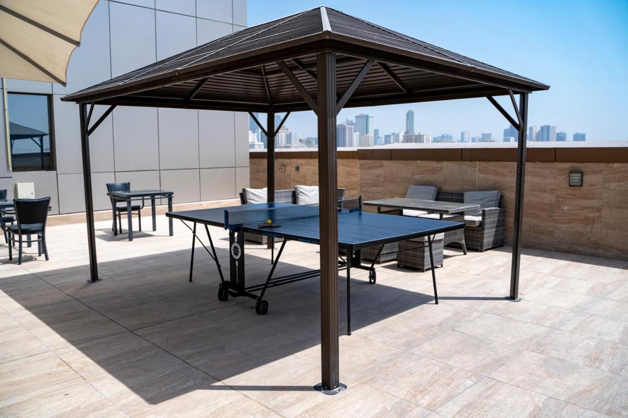 Luxe Grand Hotel Apartments Sharjah Eksteriør billede A modern metal gazebo