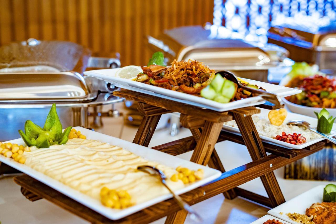 Luxe Grand Hotel Apartments Sharjah Eksteriør billede A buffet at a hotel