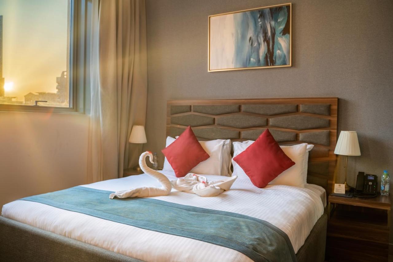 Luxe Grand Hotel Apartments Sharjah Eksteriør billede Deluxe Room