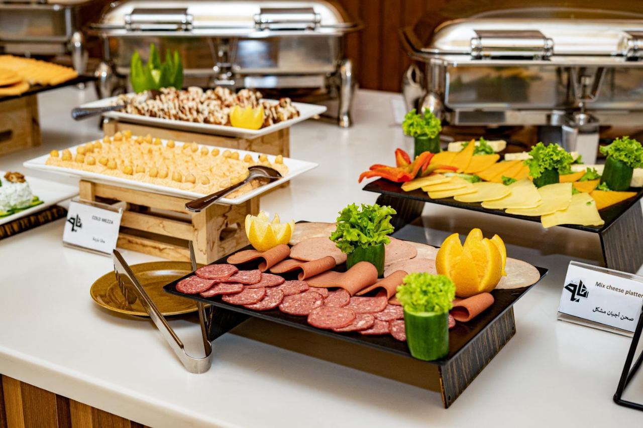 Luxe Grand Hotel Apartments Sharjah Eksteriør billede A buffet at a hotel