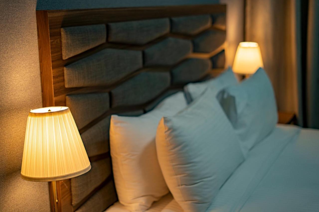 Luxe Grand Hotel Apartments Sharjah Eksteriør billede A lampshade