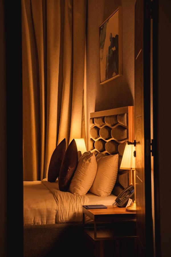 Luxe Grand Hotel Apartments Sharjah Eksteriør billede A bedroom at the hotel