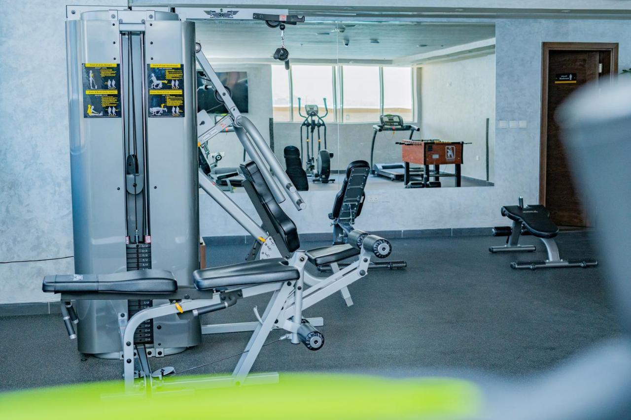 Luxe Grand Hotel Apartments Sharjah Eksteriør billede A gym in the hotel