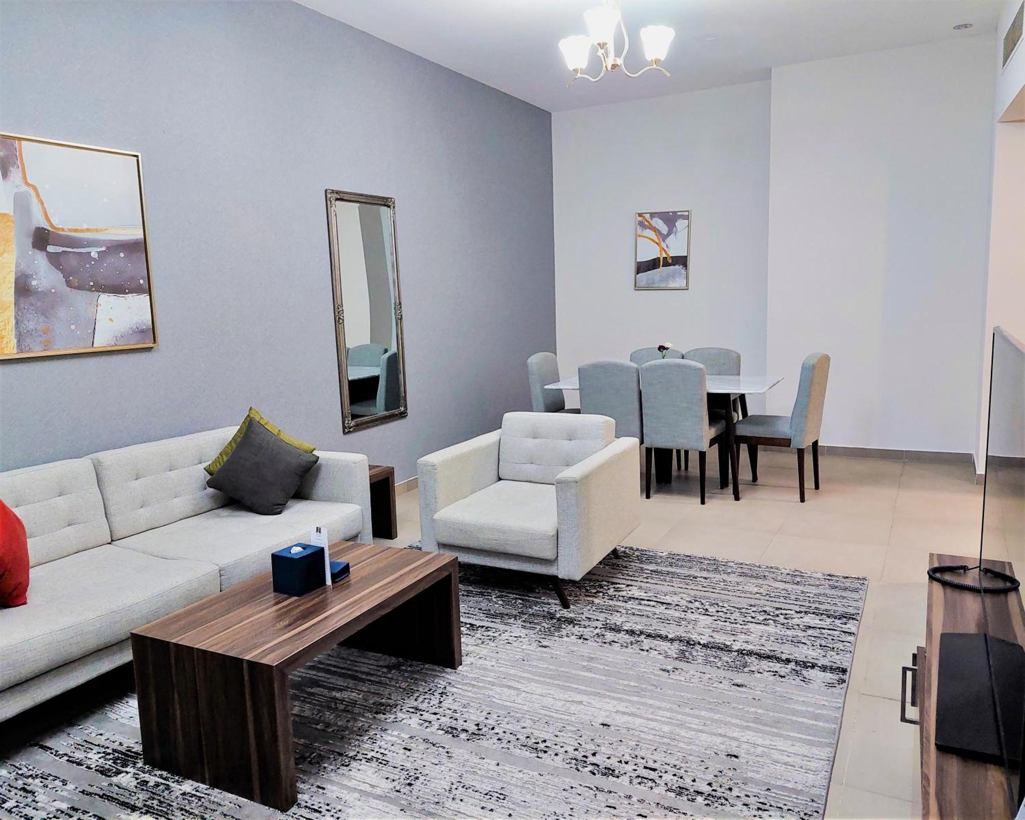 Luxe Grand Hotel Apartments Sharjah Eksteriør billede A living room in a typical apartment