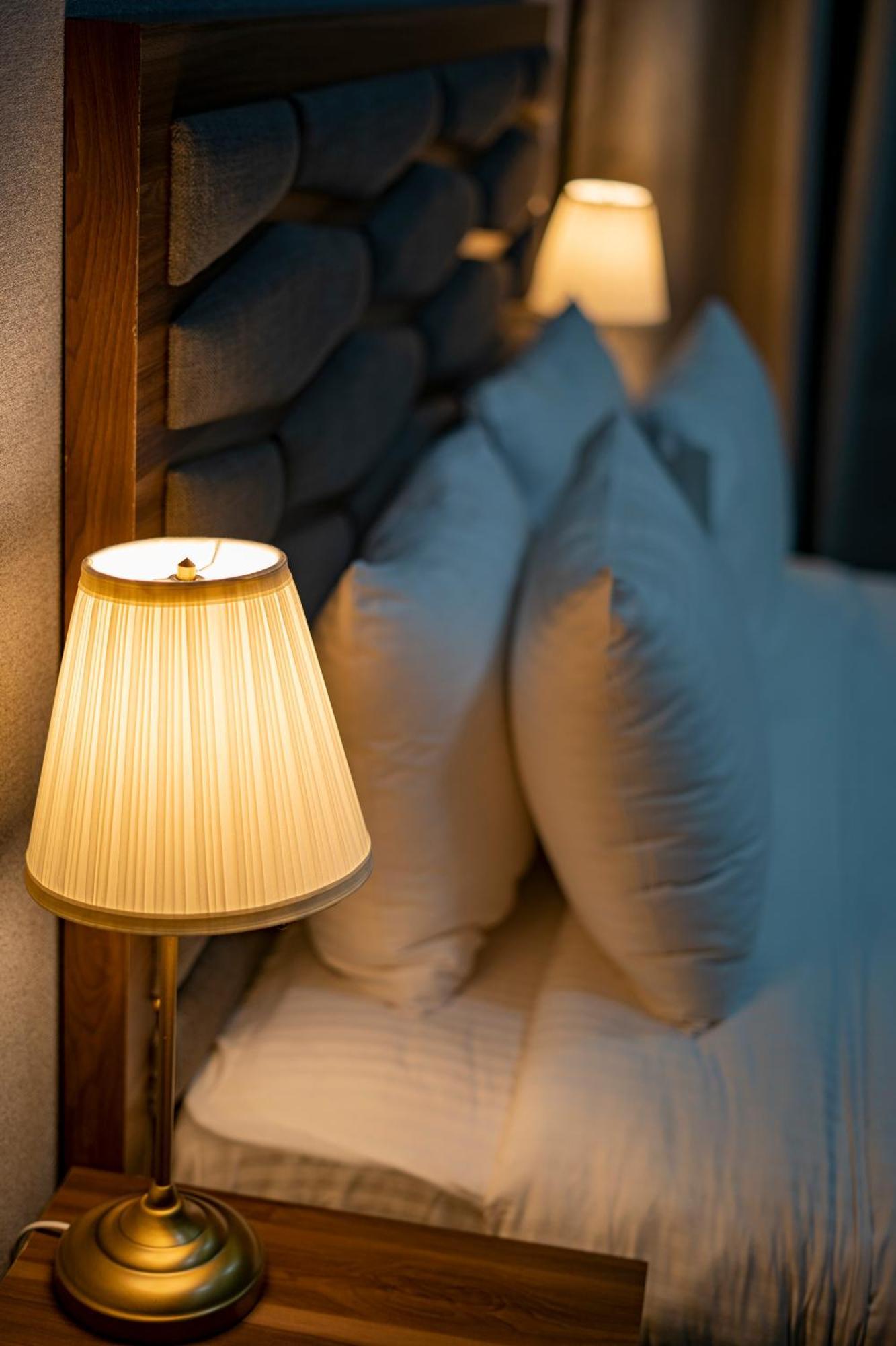 Luxe Grand Hotel Apartments Sharjah Eksteriør billede A pleated lampshade